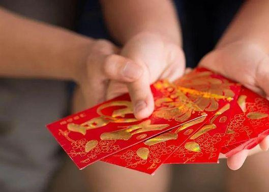 关怀员工父母，，，，，，，，为员工父母设置关怀金制度